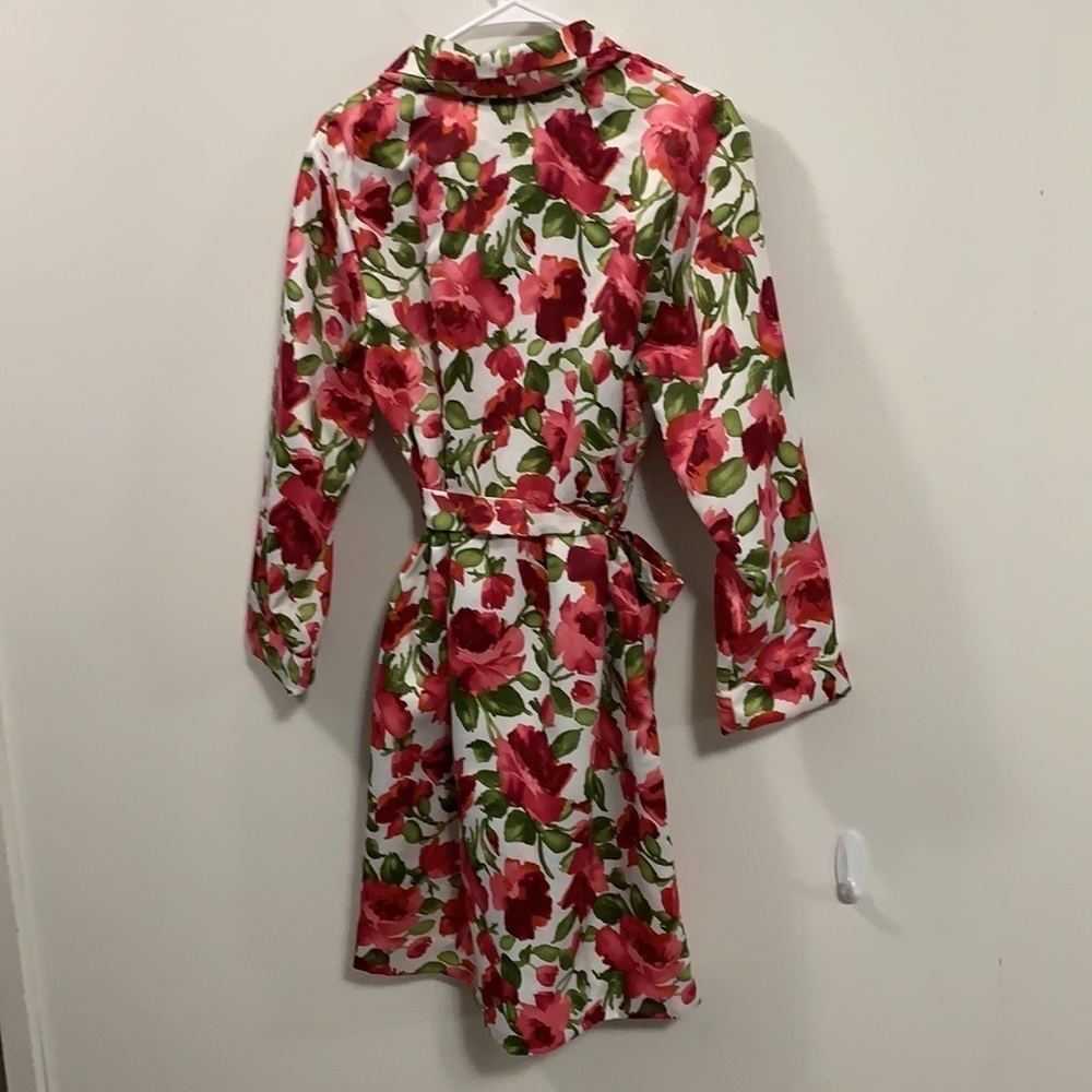 Beautiful Handmade Robe, feels like Satin, no tags - Picture 3 of 3